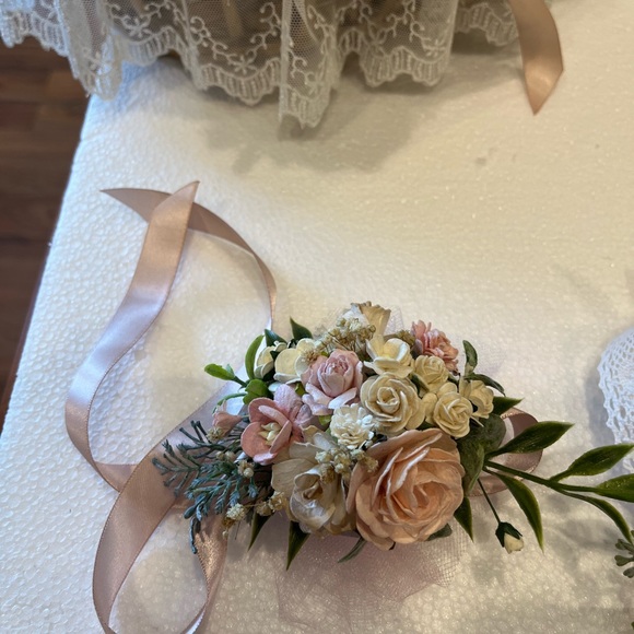 Wedding-Flower girl basket, headband, 2 mother of the bride/groom wrist corsages - Picture 3 of 9